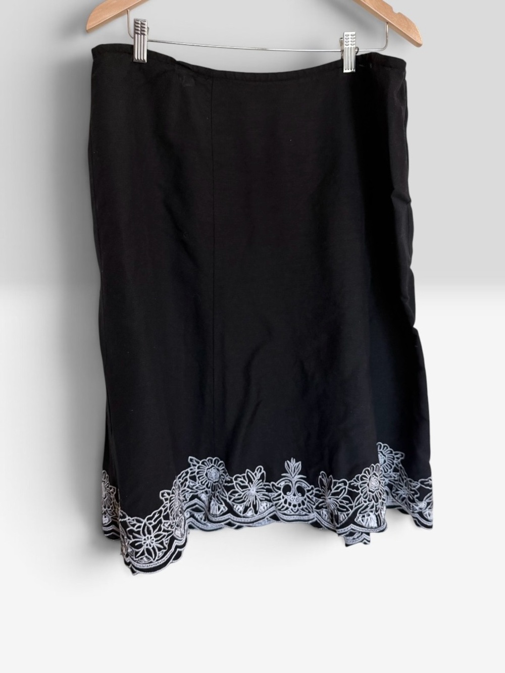 Lane Bryant Black linen A-line Flare Skirt with White Floral Lace Hem - Picture 12 of 12